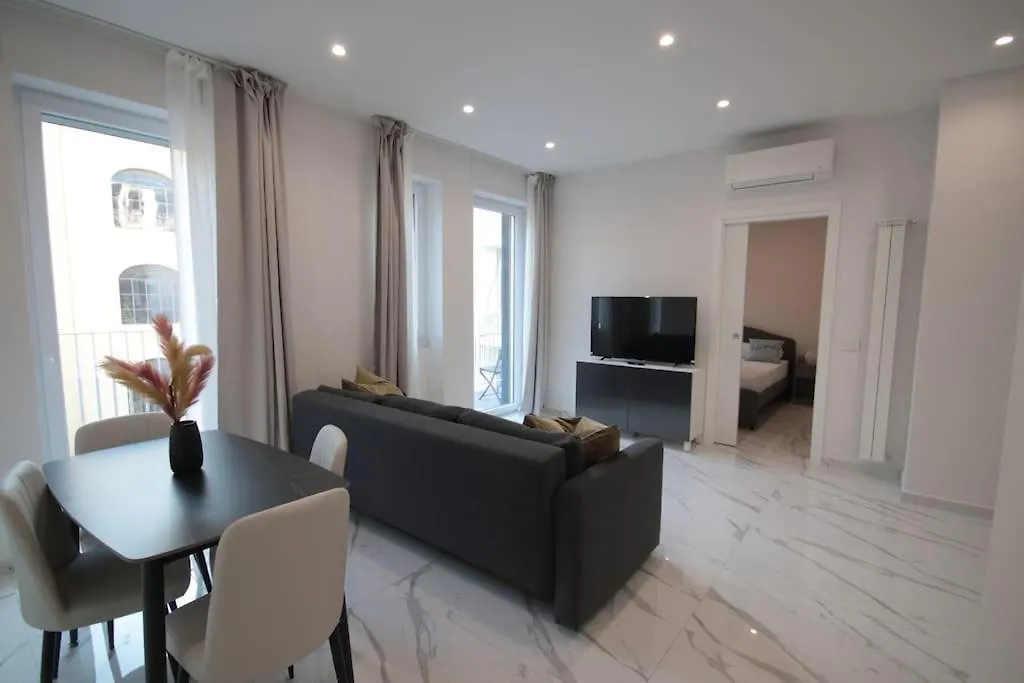 דירות נאפולי Chiaia Arcoleo House - Sofia 0*,  איטליה
